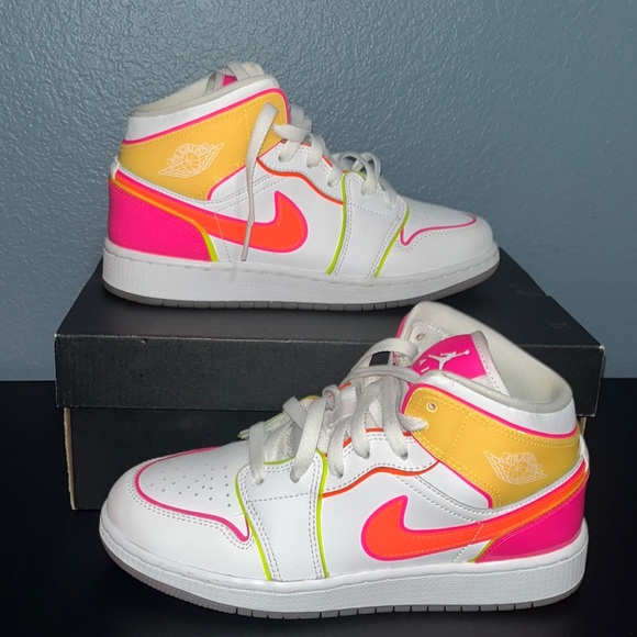 air jordan 1 mid edge glow womens